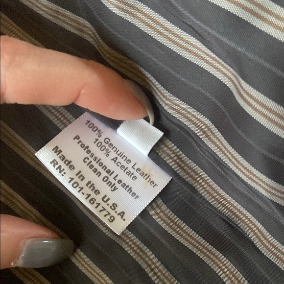 Gillia Black Leather Jacket with Textured Finish - Picture 4 of 7